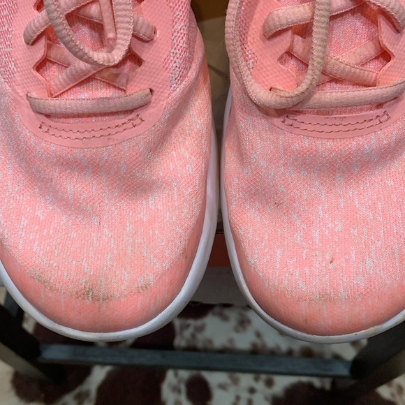 Nike - Picture 3 of 3